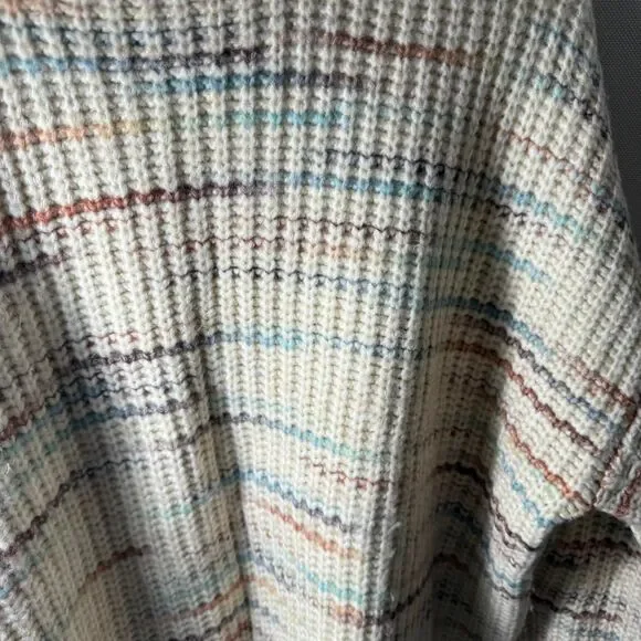 Soft and cozy American Eagle cable knit sweater - colorful and versatile - Picture 2 of 7